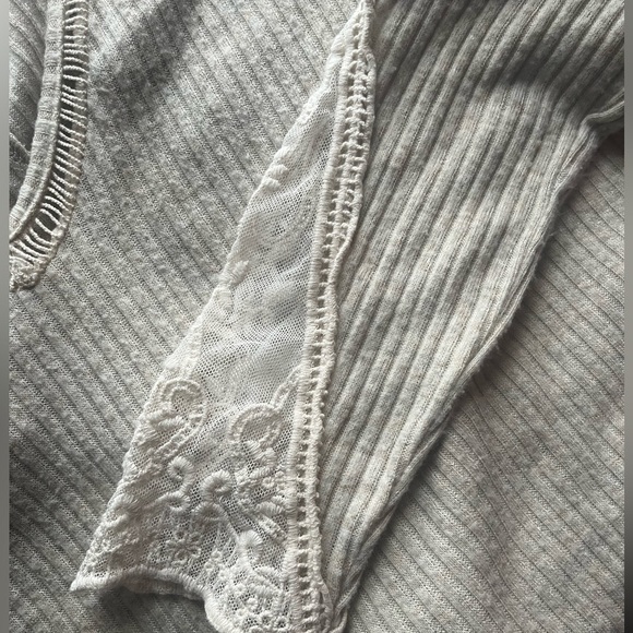 ALYA Lacey Sleeve Dress (color: cream) Bought from Francesca’s boutique store - Picture 2 of 5